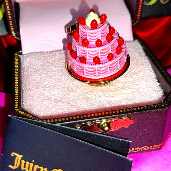 Juicy Couture 3 Tiered Strawberry Shortcake Never Removed From 🎁 NWT - Picture 5 of 7